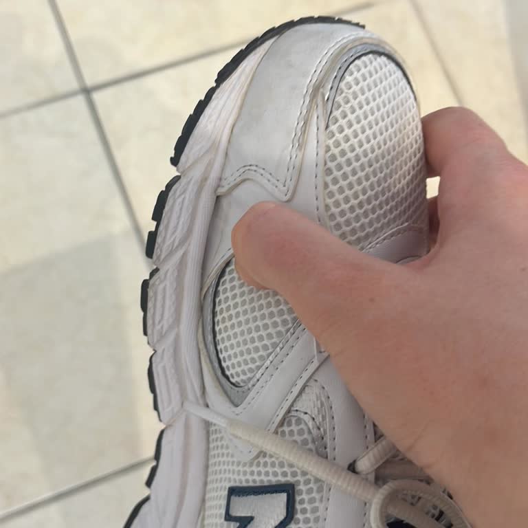 New Balance 408 Model Ayakkabıda Yapışkan Sorunu Ve Hızlı İade Talebi