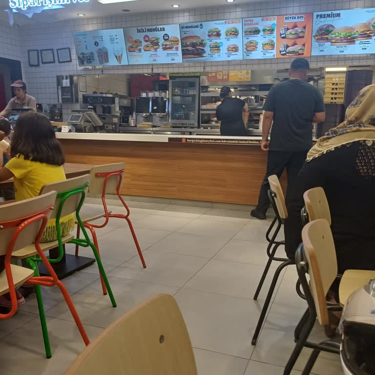 Burger King Şubesinde Para Üstü Eksik Verildi, Çalışan Görmezden Geldi
