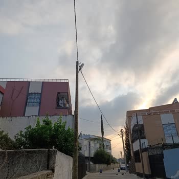 Komşu Avlusunu Aydınlatan Sokak Lambası Güvenliği Tehlikeye Atıyor