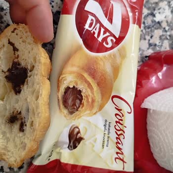 İzmir Buca’daki BİM Kruvasanın Ambalajı Çikolata Miktarı Yanıltıcı