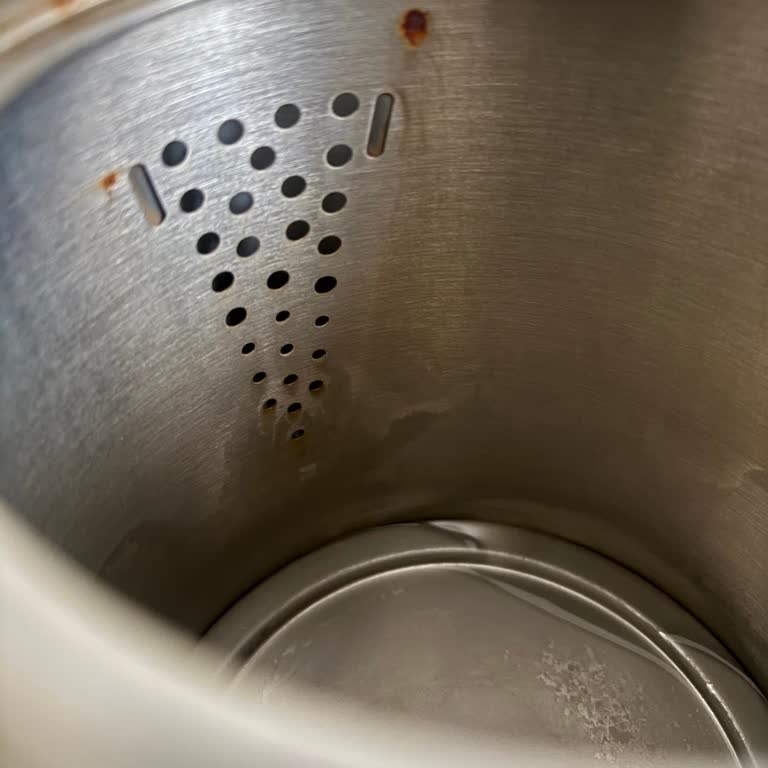 Grundig Fırında Tekrarlayan Paslanma Sorunu Ve Ücretsiz Değişim Talebi