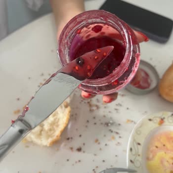 BİM Beylikdüzü Şubesinde İlkgün Reçel Kavanozunda Böcek Tespiti
