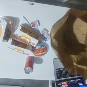 Eksik Burger Teslimatı Ve İletişim Sorunu