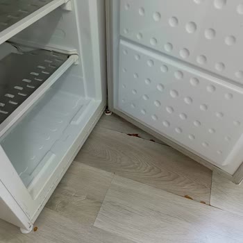 Garanti Altındaki Derin Dondurucunun Sızıntısıyla Gıda Bozulması Ve Parke Hasarı