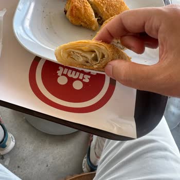 Kıymalı Dürümde Et Yok, Üstelik Çay Soğuk Ve Sırılsıklam