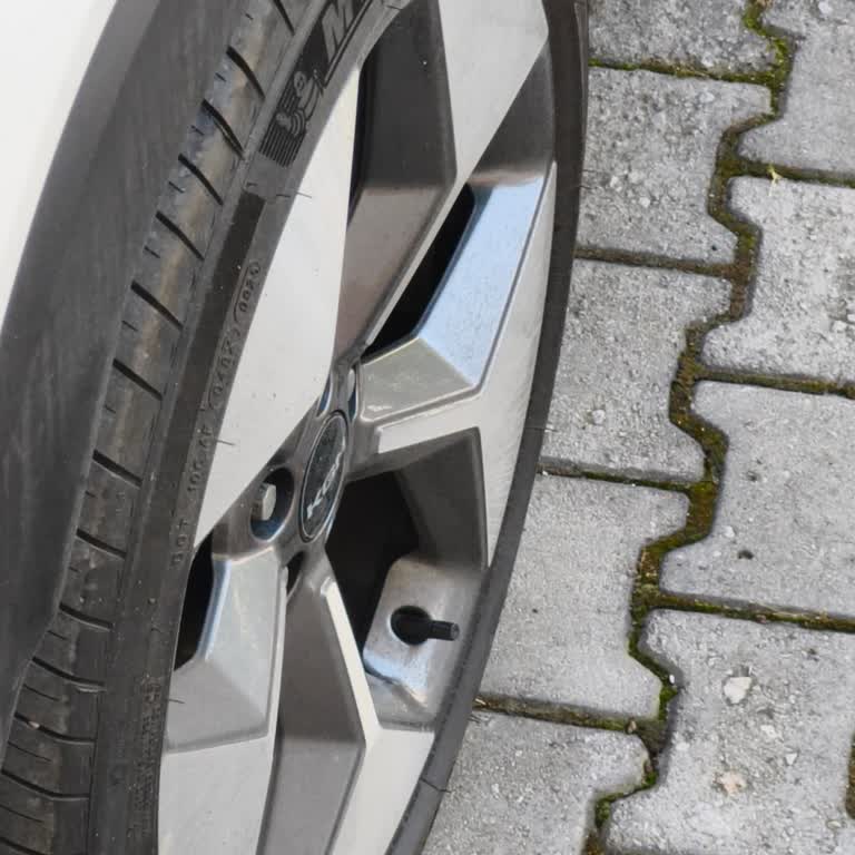 Problema de Frenado con Neumáticos Michelin 245/45 R20 y Riesgo de Seguridad