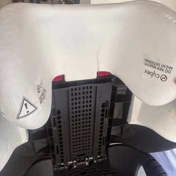 Cybex Pallas B‑Fix Muestra Interior Dañado y Falta de Soporte del Servicio