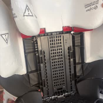 Cybex Pallas B‑Fix Muestra Interior Dañado y Falta de Soporte del Servicio