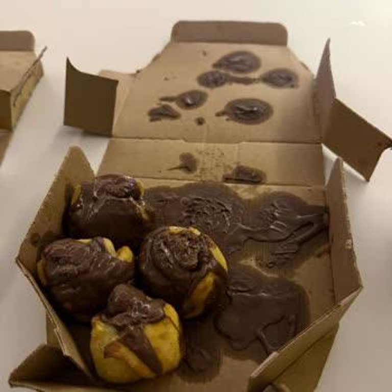 Eksik Cinnamon Roll Ve Soğuk Tavuk Teslimatı Şikayeti