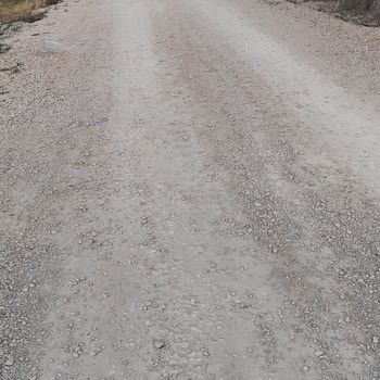 Çevre Ve Şehircilik Bakanlığı Delal 2 Sokakta Çamur Ve Toz Tehlikesi Asfalt İçin Acil İhtar