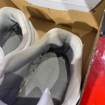 Lacoste Spor Ayakkabısının Kısa Sürede Deformasyonu Ve Mağaza Red Cevabı