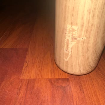 Kilim New Marte Koltuk Takımının Ayakları Yamuk, Çizik Ve Kirli Teslim Edildi