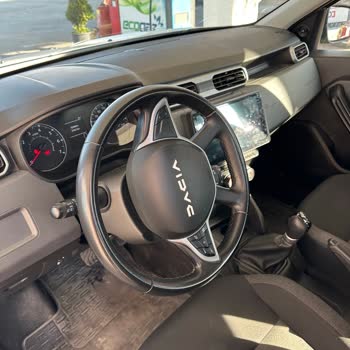 Rezervasyonlu Araç Gelmedi; Teslim Edilen Dacia Duster Çatlak Cam Ve Arıza Işığı