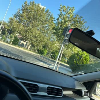 Rezervasyonlu Araç Gelmedi; Teslim Edilen Dacia Duster Çatlak Cam Ve Arıza Işığı