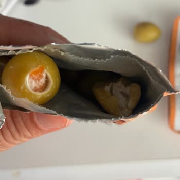 Migros'tan Aldığım Nutruit Dolgulu Yeşil Zeytin Küflü Ve Ekşi Kokuyor