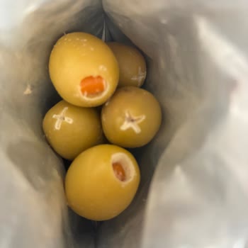 Migros'tan Aldığım Nutruit Dolgulu Yeşil Zeytin Küflü Ve Ekşi Kokuyor