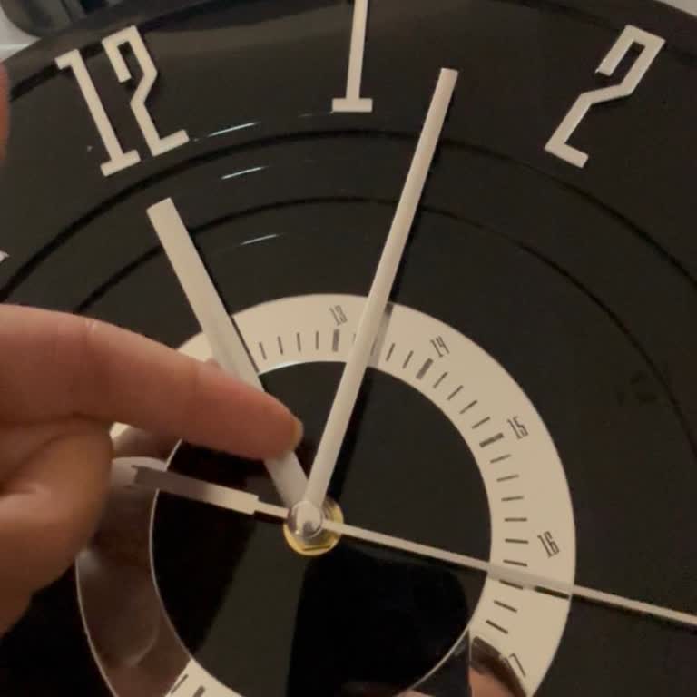 Kusurlu Duvar Saati Ve Video Yükleme Sorunu