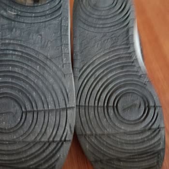 Nike Ayakkabının İç Tabanı Eridi Ve Alt Tabanda Yırtık 2 Ayda Kusurlu Ürün