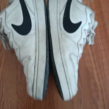 Nike Ayakkabının İç Tabanı Eridi Ve Alt Tabanda Yırtık 2 Ayda Kusurlu Ürün