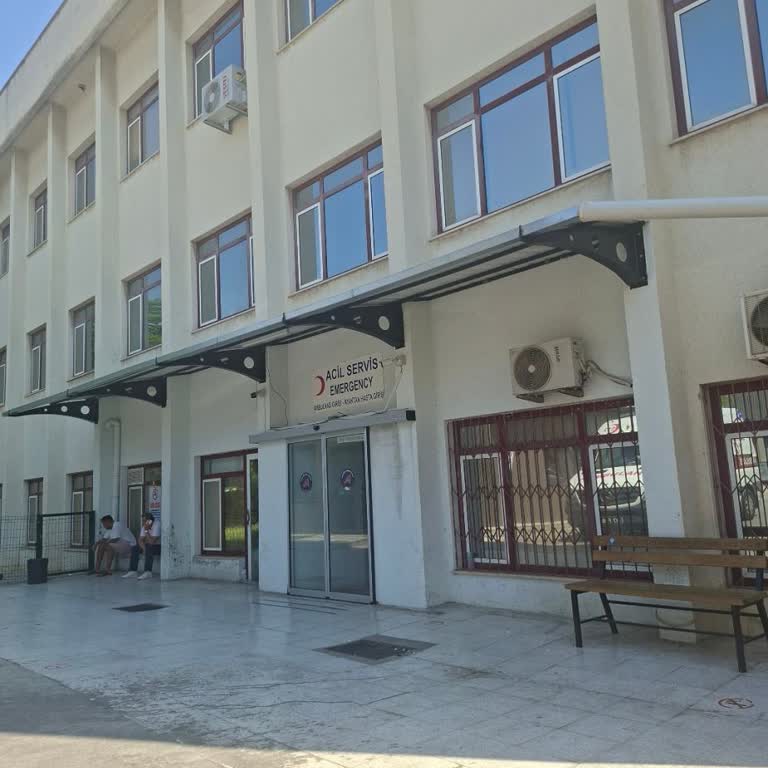 Akdeniz Üniversitesi Hastanesi Ambulans Kadın Ekibinin Kibirli Davranışı Ve Refakatçi Reddi