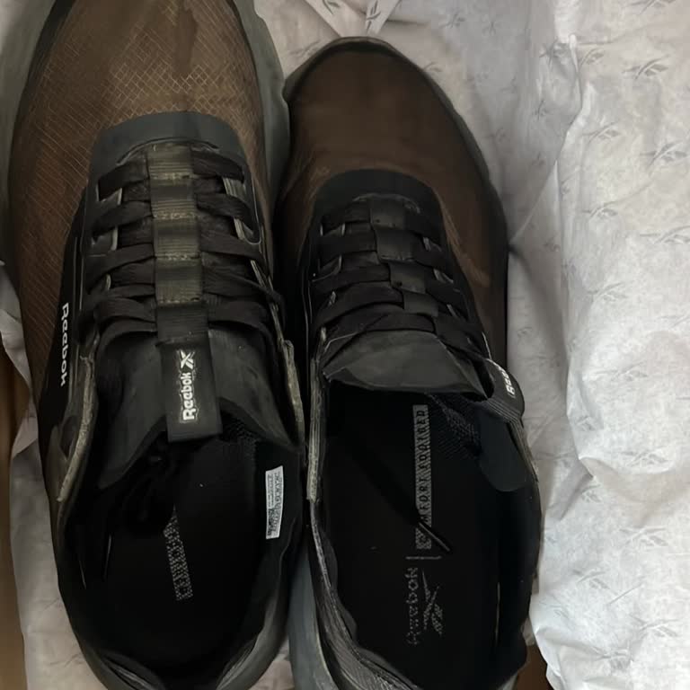 MNG Avm’deki Flo Mağazasından Alınan Reebok Ayakkabının Renk Atması Garantiyi Sarsıyor