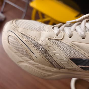 Reebok Ayakkabıda Üretim Hatası Olarak Yırtılma, Değişim Talebi
