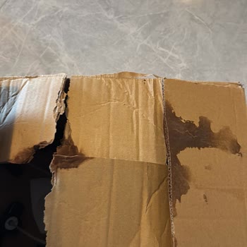 Ezilmiş Ve Sızdıran Kargo Kutusu Nedeniyle Hasarlı Ve Eksik Set
