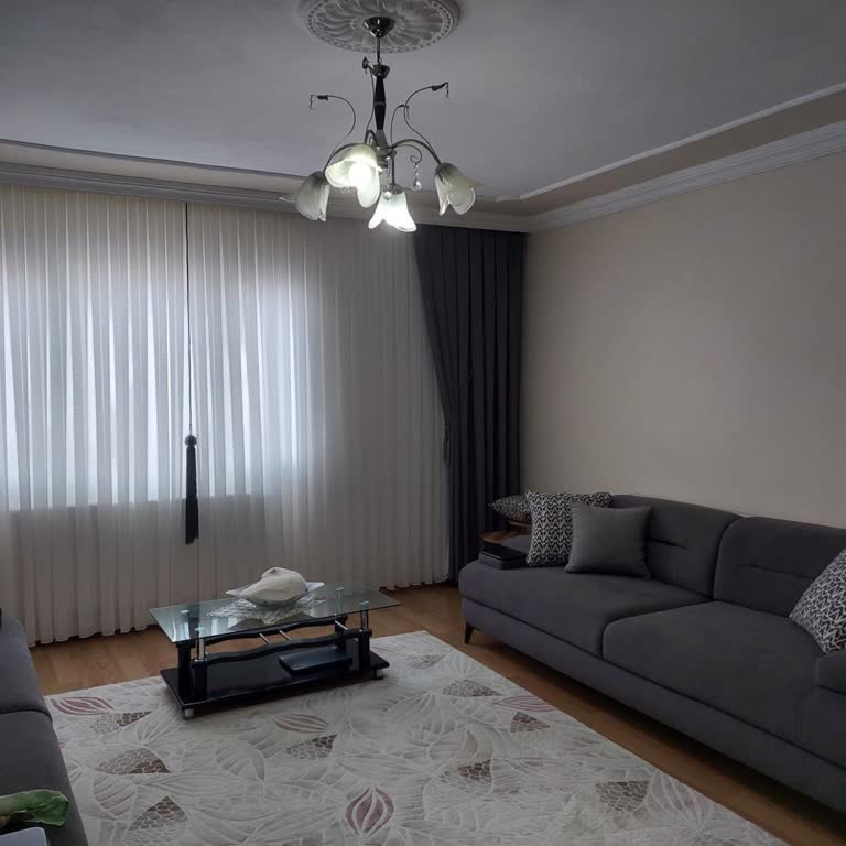 Berjer Teslimatı Gecikti, Üçlü Koltukta Çatlak