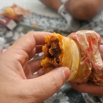 Migros Yemek’te Yanmış Ve Bozuk Dürüm, İçinde Yabancı Cisim: Hamile Ve Çocuklu Aileyi Tehlikeye Attı