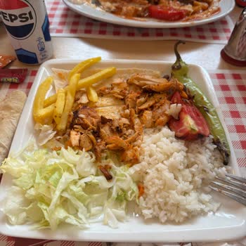 Hot Döner'de Bayat Döner, Kötü Koku Ve Sağlık Riski