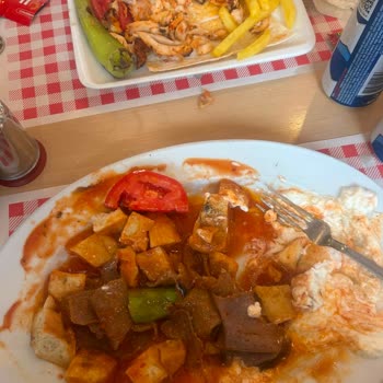 Hot Döner'de Bayat Döner, Kötü Koku Ve Sağlık Riski