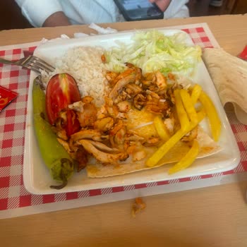 Hot Döner'de Bayat Döner, Kötü Koku Ve Sağlık Riski