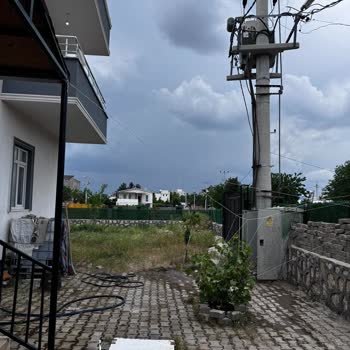 Bahçedeki Açık Trafo Aile Ve Hayvanları Hayati Tehlikeye Atıyor