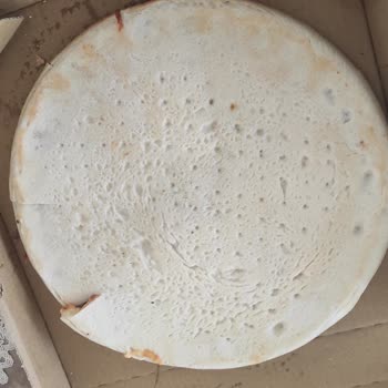 Migros Şubesinde Çiğ Pizza Sunulması Sağlık Riski Yaratıyor