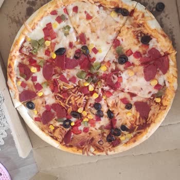Migros Şubesinde Çiğ Pizza Sunulması Sağlık Riski Yaratıyor