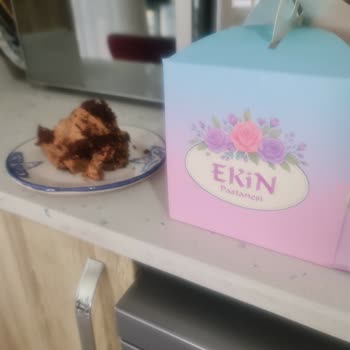Ekin Pastanesi (Gaziantep) Pasta İçinde Kabuklu Fıstık Çıkması