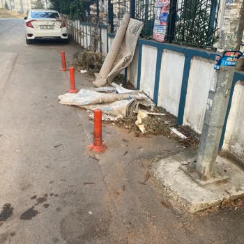 Çukurova’da Sokak Temizliği, Çöp Kokuları Ve Geri Dönüşüm Makinelerinin Boşaltılmaması