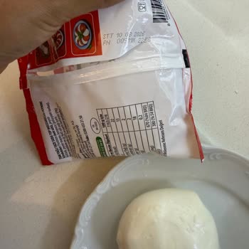 Bahçıvan Suda Top Mozzarella Peynirinde Son Kullanma Tarihinden Önce Küf