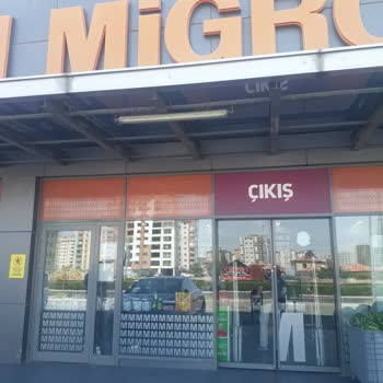 Migros Şubesinde Kesilmemiş Demir Parçası Nedeniyle Yaralanan Müşterinin Tazminat Talebi