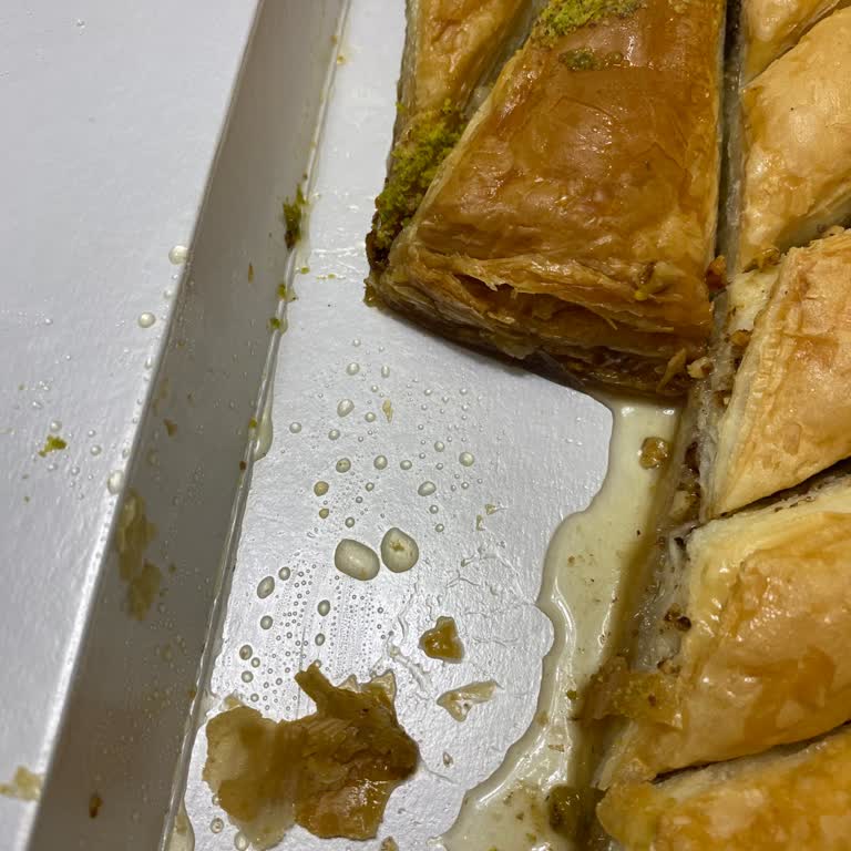 Dilim Börek Taze Olmayan Tatlılar Ve Mide Rahatsızlığı Nedeniyle İade Talebi