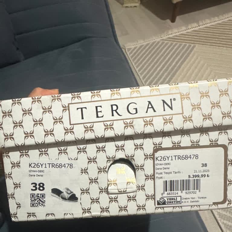 Terlik Tek Kullanımda Siyaha Dönüştü, İade Ve Değişim Bekliyor