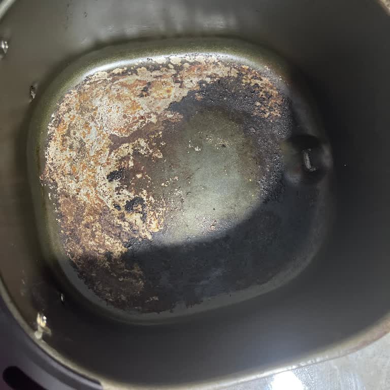 Kumtel Airfryer İç Haznesindeki Paslanma İçin Ücretsiz Değişim İsteği