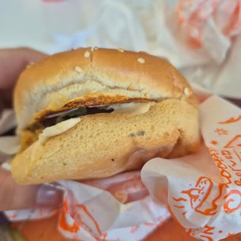 Popeyes Şubesinde Küflü Ekmek Ve Çalışanların İhmalci Tutumu