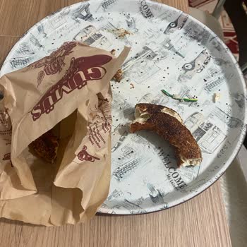 Simit İçinde Elektrik Kablosu Keşfi Müşteri Sağlığını Tehdit Ediyor