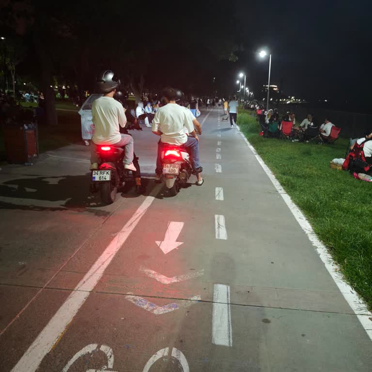 Florya Sahil Bisiklet Yolunda Motosikletlerin Tehlikeli Kullanımı Ve Denetim Talebi