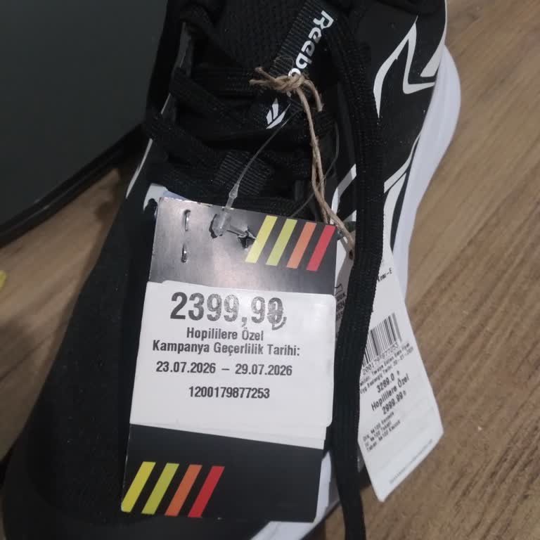 Boyner Mağazasında Teşhir Ürünü Satışı Ve Yıpranmış Reebok Ayakkabı İade Talebi