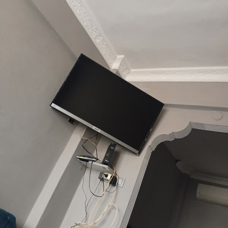 Ayvansaray’da İnternet Ve TV Kesintisi: 8 Arama Sonrası Çözüm Yok