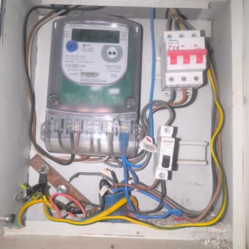 Elektrik Arızası Nedeniyle Evde Yangın Tehlikesi Ve Beyaz Eşya Hasarı
