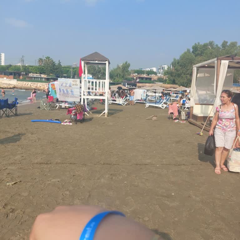 Mersin Belediyesi Plajı Açık Olmasına Rağmen Yanıltıcı Ücretli Yönlendirme