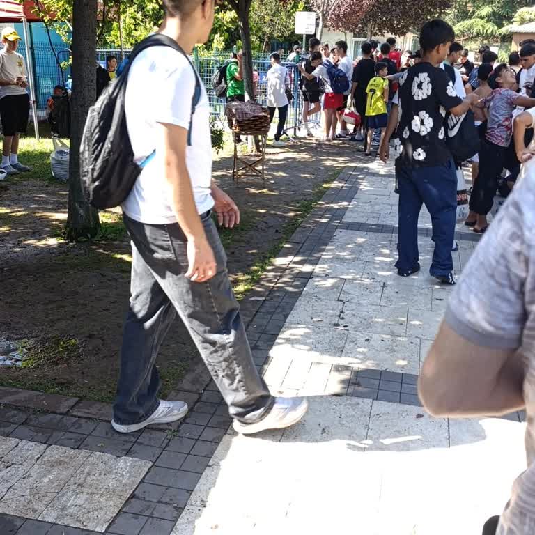 Açılış Saati Yanlış, Girişe Engel, Uzun Kuyruk Ve Zabıt Görevini Yerine Getirmiyor